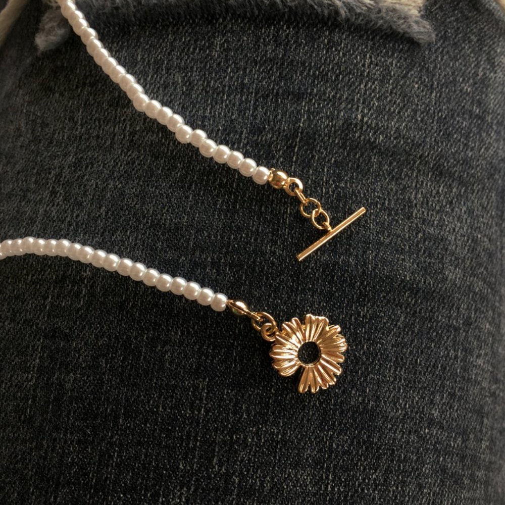 Golden Daisy Pearl Metal Necklace Choker - Picture 9 of 11